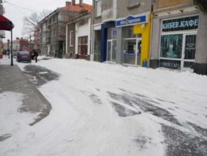 ГЕРБ премери асфалта по улиците на Врабчев, бил калпав
