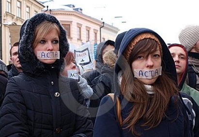 Евродепутатите на ГЕРБ и БСП против АСТА