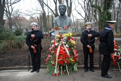 С лъвски скокове, рисунки и есета ще си спомним в Бургас за Апостола