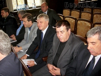 Съветниците на Бургас сядат по двама на чин, всеки да си избере другарче до 21 февруари