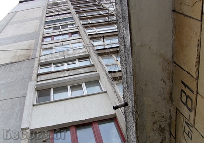 Погват 18-етажен блок в Бургас, 104 апартамента не плащали  данък от 1988 г.