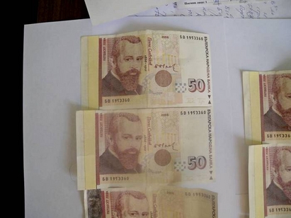 Арестуваха бургазлии-печатари на фалшиви 50 лева
