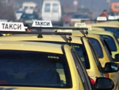 Глобяват таксита спрели извън стоянка в Бургас