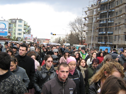 Младежи на протест срещу вечерния час в Студентски град