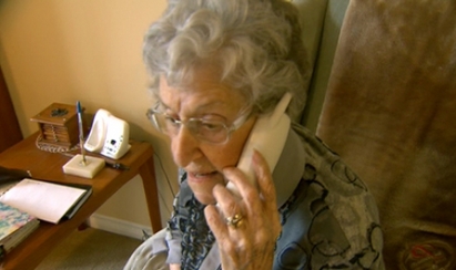 Телефонни измамници измъкнаха по 1000 лева от двама пенсионери