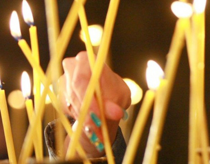 Китайски свещи менте в църквите за Великден