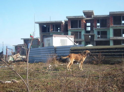 Багерите на ДНСК налазват  "Златна перла" край Варвара, събарят 5 сгради