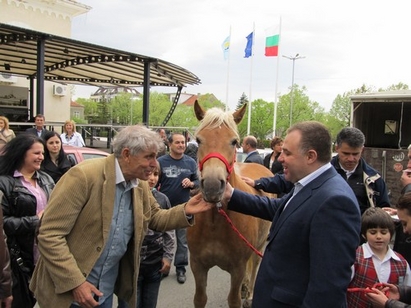 Найденов подари кобилата Сорента на Распутин, докато в София му искат оставката