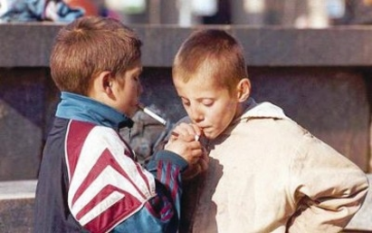 Българчета палят първа цигара на 7 години
