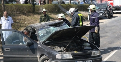 Шофьор избяга след катастрофа, заряза спътника си със счупена челюст