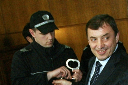 Алексей Петров припаднал в затвора