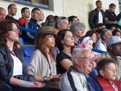 Френски красавици събират мъжките погледи на стадиона в "Лазур"