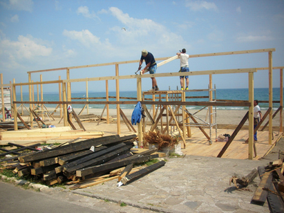 Събарят стари, строят нови капани. Северният плаж в Бургас е строителна площадка