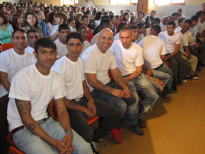 Сто затворници взеха грамоти за първи клас, рецитираха „Аз съм българче”