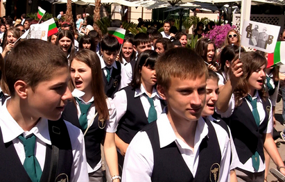 Внушително шествие в Бургас за 24 май, хиляди пяха „Върви, народе възродени”