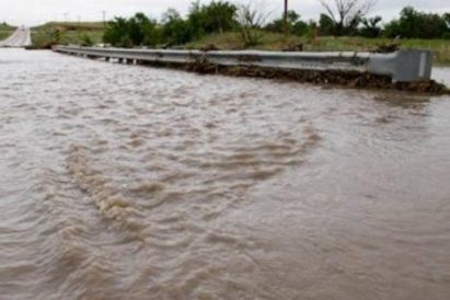 Река заля три села, обявиха извънредно положение