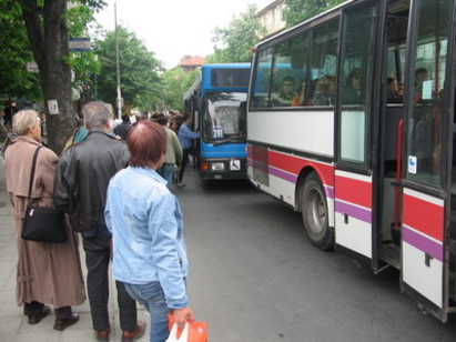 Извънредни автобуси ще се движат на Черешова задушница