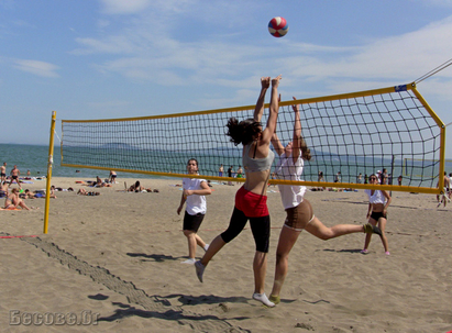 Битката по плажен волейбол в Бургас спечелиха Английската и Испанската