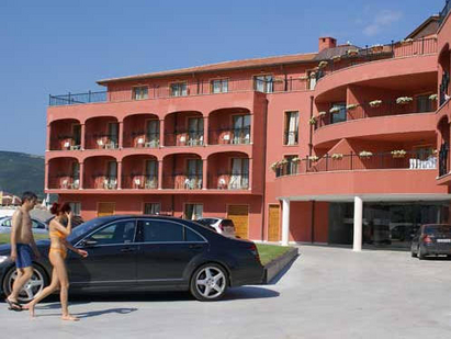 Продават хотел „Дюн” в Слънчев бряг за 10 млн. евро, предлагат го с плажа пред него