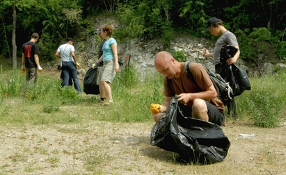 50 чувала с боклук изнесоха от парк "Странджа"