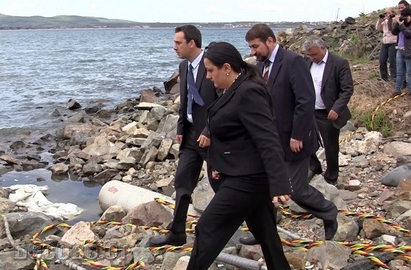 Министър Караджова обеща чисти плажове и край на помията в Созопол