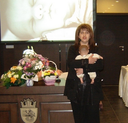 Светлина Николова от МБАЛ Дева Мария грабна приза "Акушерка на България"