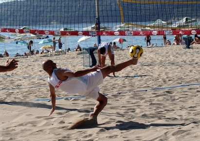 Правят турнир по футволей на Северния плаж в Бургас