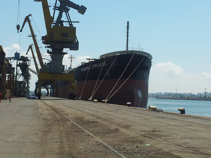 Старт на зърнената кампания на Пристанище Бургас, товарят 52 500 т. ечемик