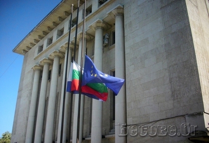Кметът Николов: Бургас е съпричастен с трагедията на жертвите