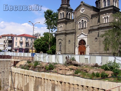 Затварят улиците около площад  „Св. св. Кирил и Методий“