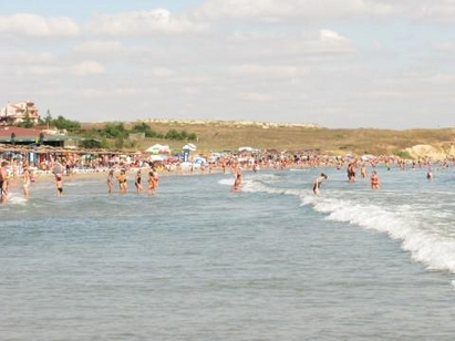 Димо Павлов взе претъпкания плаж на Крайморие за 14 500 лева