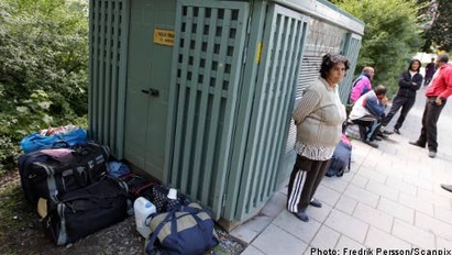 Измамени български черноработници спят в автобус пред посолството ни в Стокхолм
