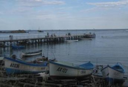 Отцепиха пристанището в Ахтопол заради морска мина