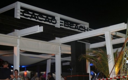 Мегазвездата Роджър Санчес кацна с личен самолет, за да разтърси Cacao beach