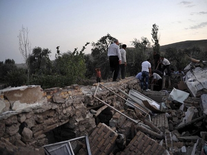 Жертвите на земетресението в Иран са 306