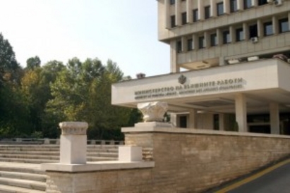 Местят съда в сградата на Външно, дипломатите - във военното НДК