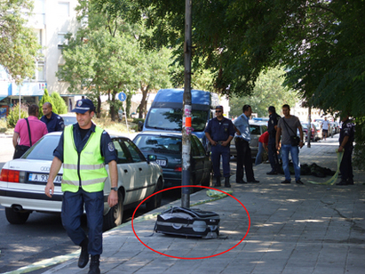 МВР на крак: Куфар-бомба пред МБАЛ-Бургас? (СНИМКИ)