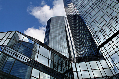Разследват Deutsche Bank за пране на ирански пари