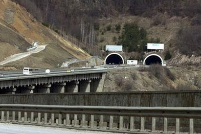 Деян не преживя хубавицата Бетина, скочи от 100-метровия "Рибни вир"