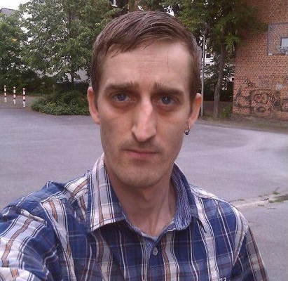 Ревнивецът Ролф ръгал със затворени очи приятеля си на плажа в Бургас