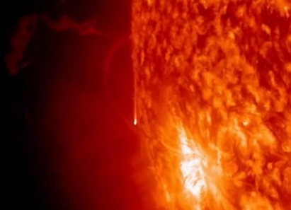 Гигантски извънземни нападнаха Слънцето, НАСА снима и мълчи (ВИДЕО)