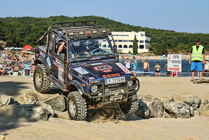 Майстори на Off Road-a карат със завързани очи в Приморско