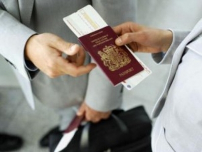 Арестуваха българи в мрежа за фалшиви паспорти в Чехия