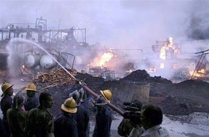 Пожар уби 33 души във фабрика за фойерверки в Индия