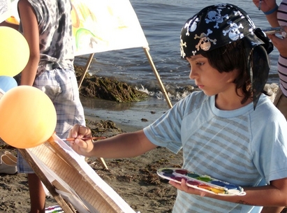 Деца рисуваха на плажа в Поморие по случай Деня на Съединението