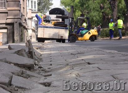 Мегатоварът на "Лукойл" потроши Морската градина в Бургас