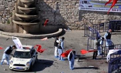 Камикадзе в Истанбул, взриви се на пъпа на града