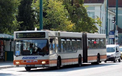 Няма опасност за живота на ранения в Мерцедеса, който се заби в автобус 211