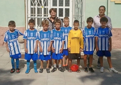 Малките футболисти от ОУ "Христо Ботев" в Сарафово с чисто нова екипировка