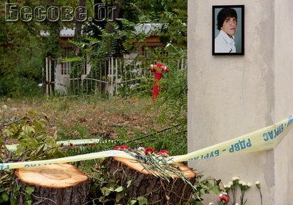 Стотици изпратиха премазания от дървото-убиец Пейо